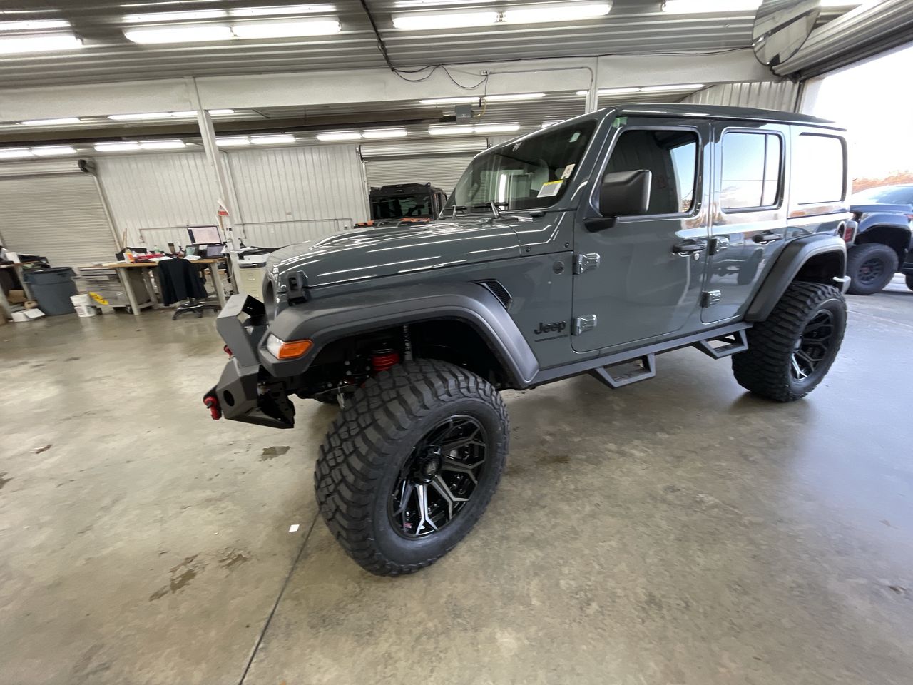Vehicle Image 4