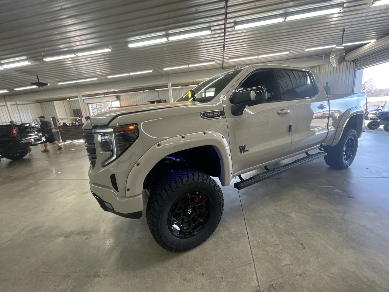 Vehicle Image 4