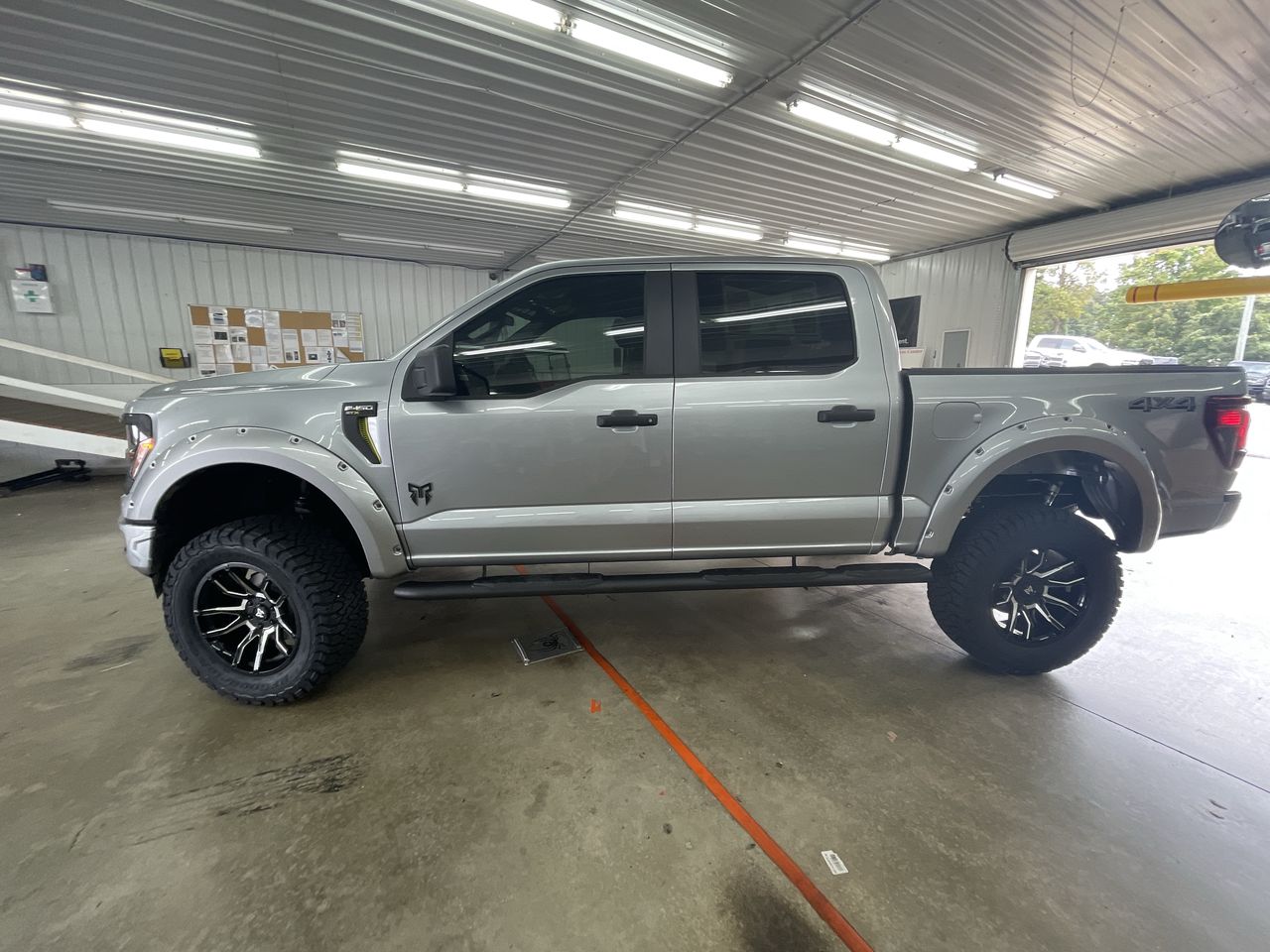 Vehicle Image 4
