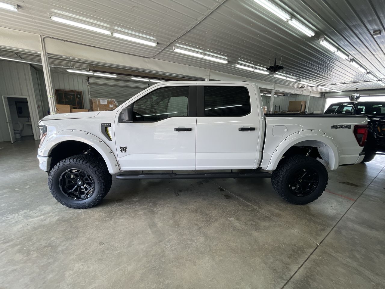Vehicle Image 4