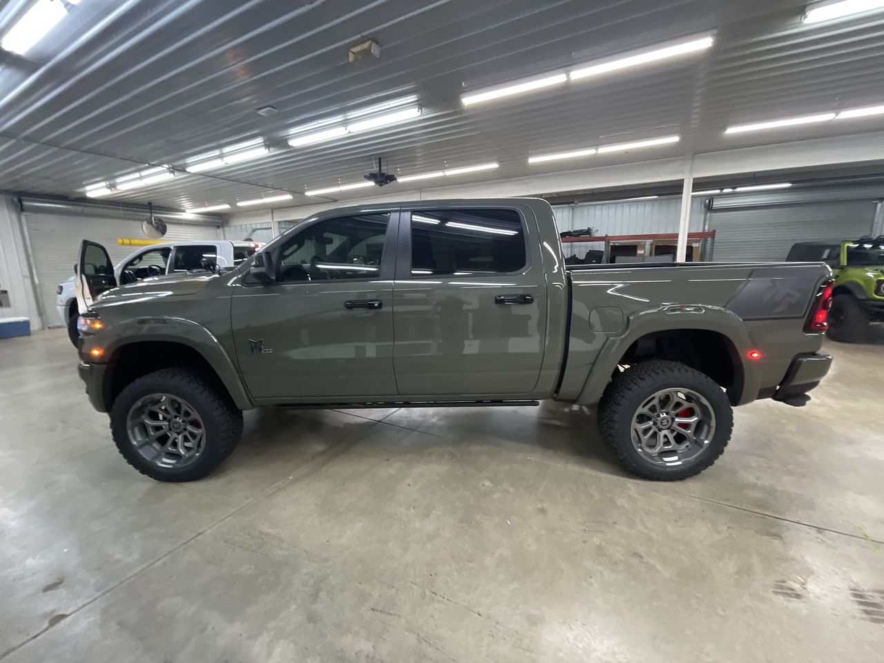 Vehicle Image 5