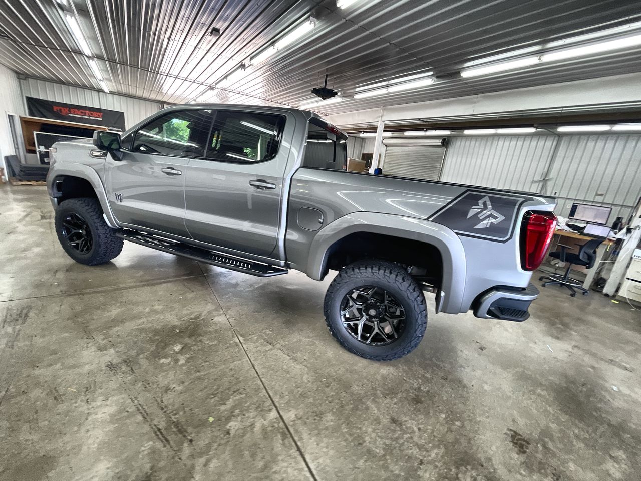 Vehicle Image 6