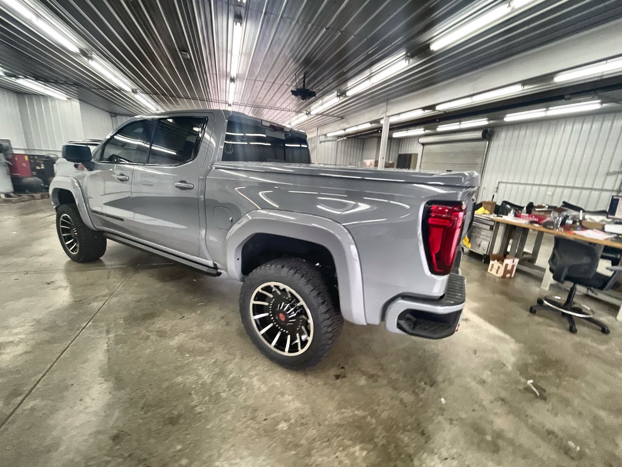 Vehicle Image 6