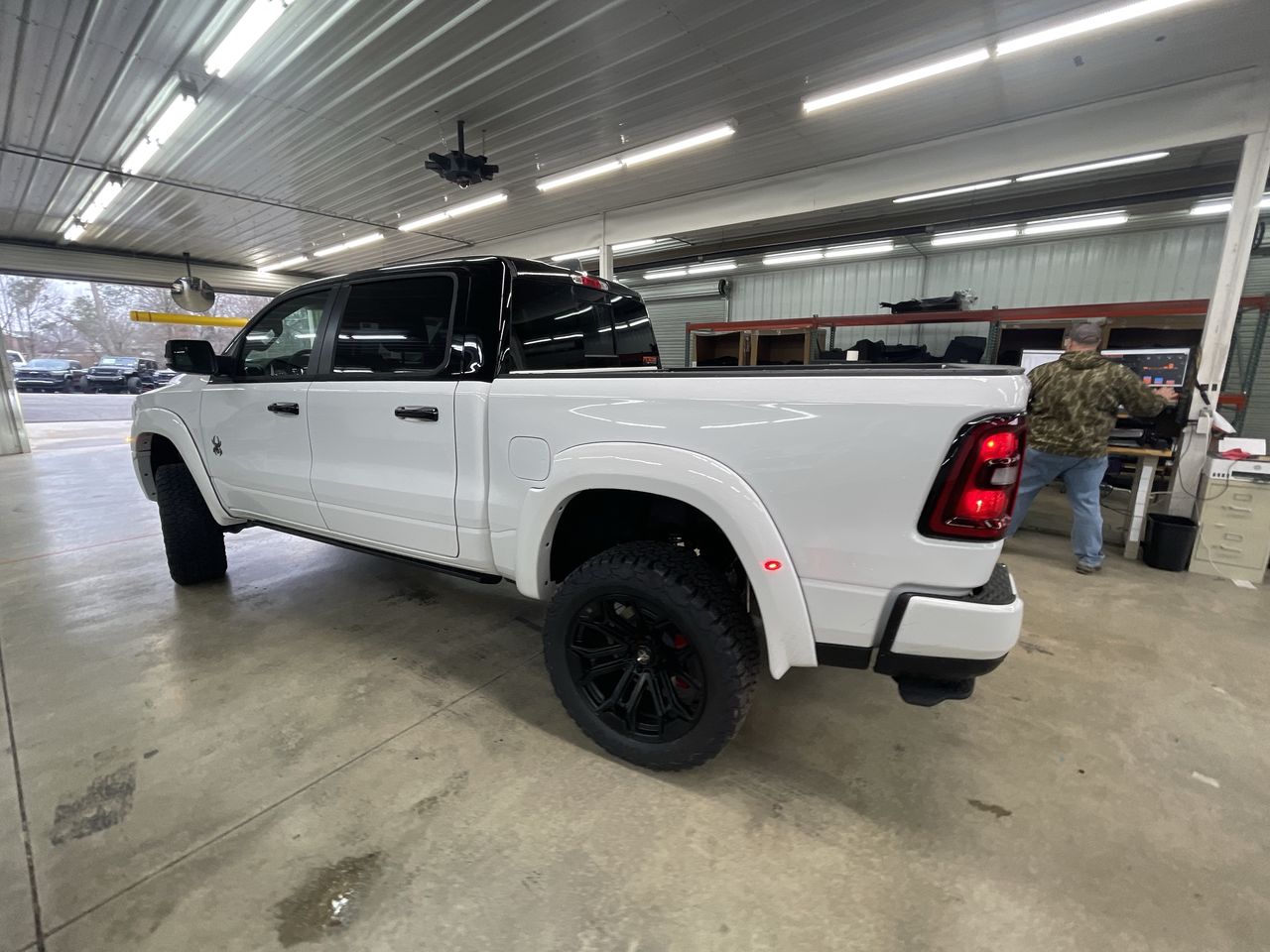 Vehicle Image 6