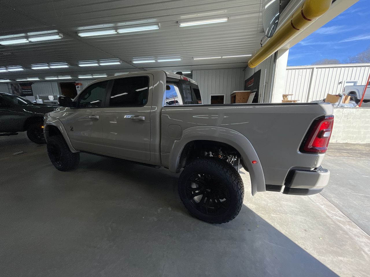 Vehicle Image 6