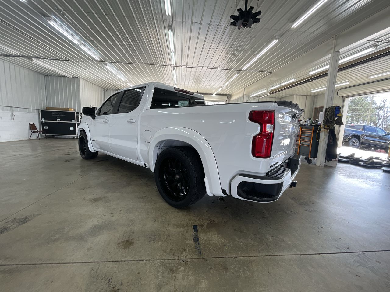 Vehicle Image 6