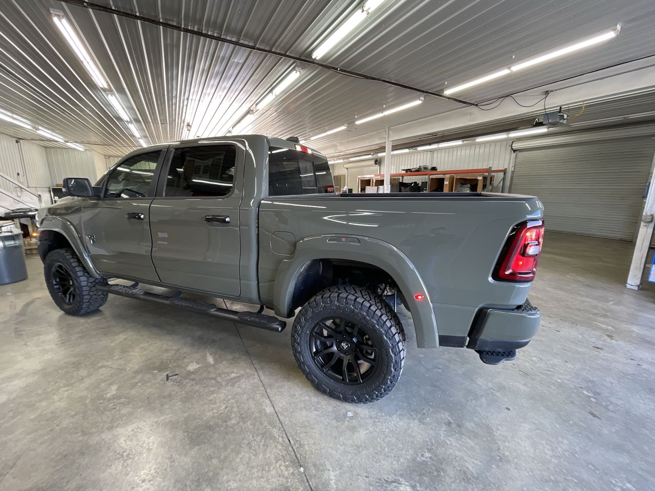 Vehicle Image 6