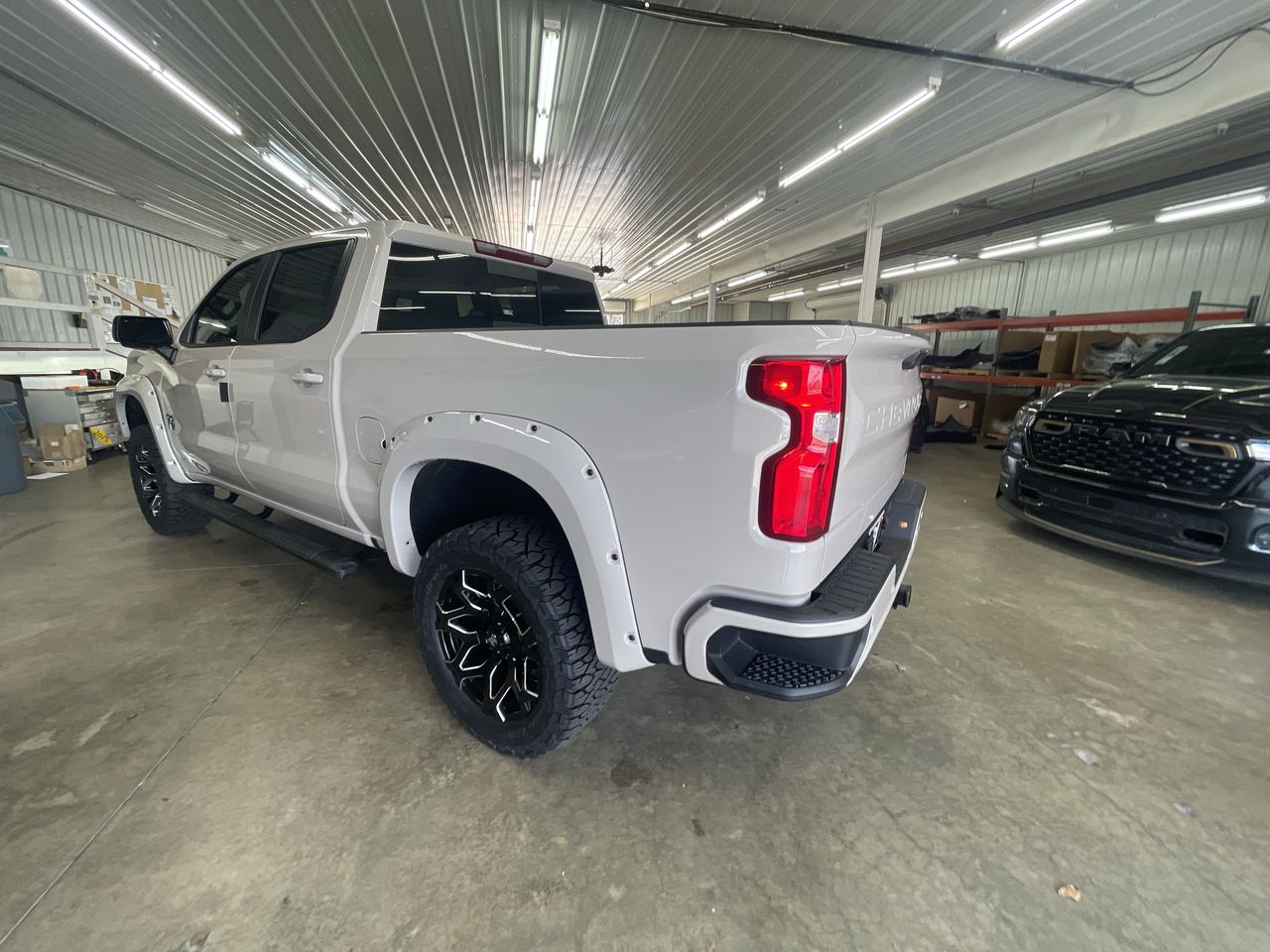 Vehicle Image 6