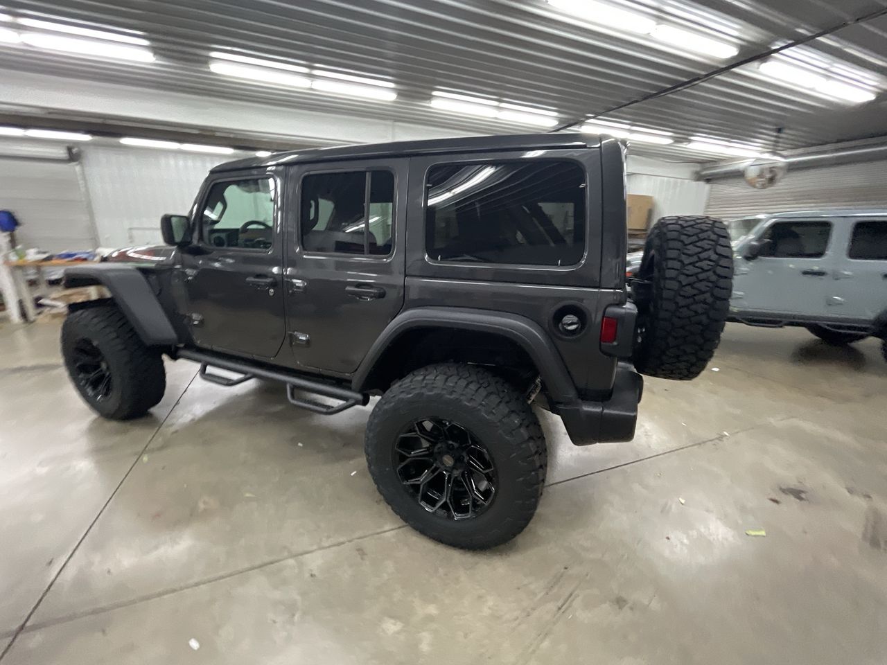 Vehicle Image 6