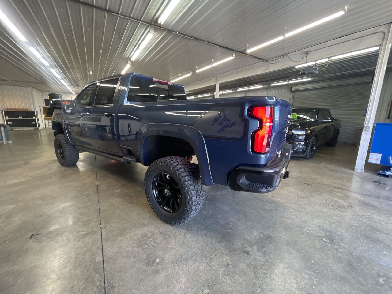 Vehicle Image 6