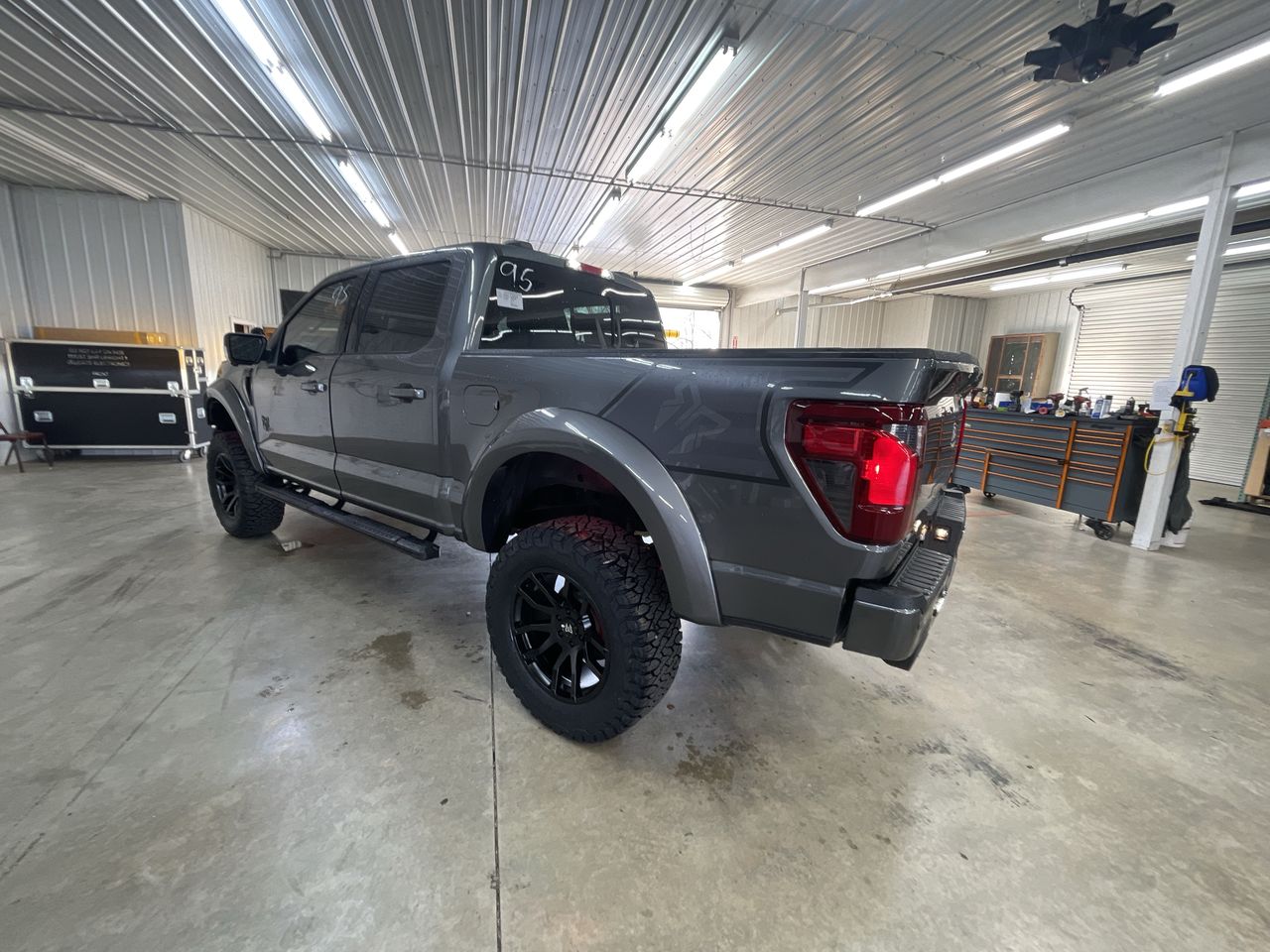 Vehicle Image 6