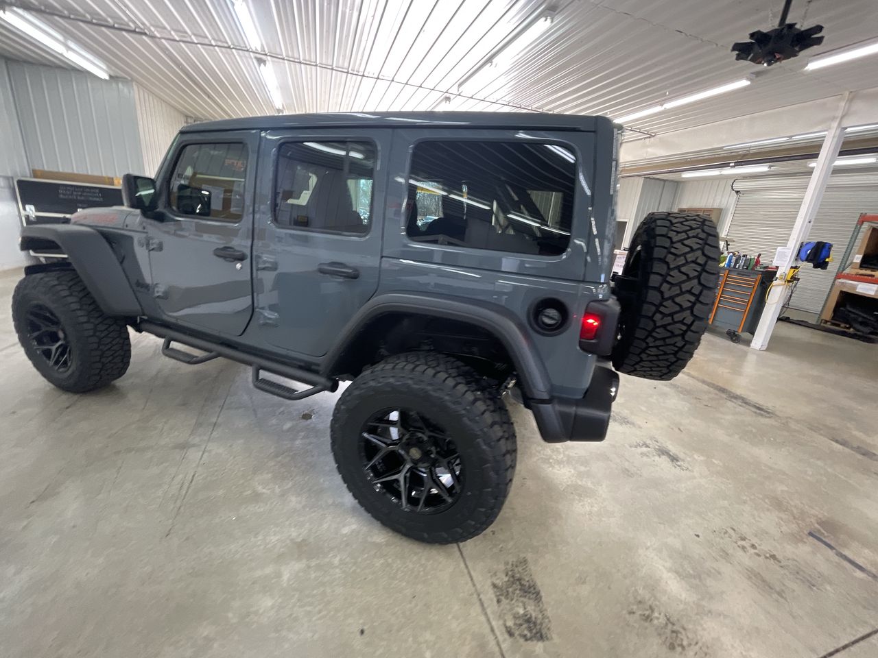 Vehicle Image 6