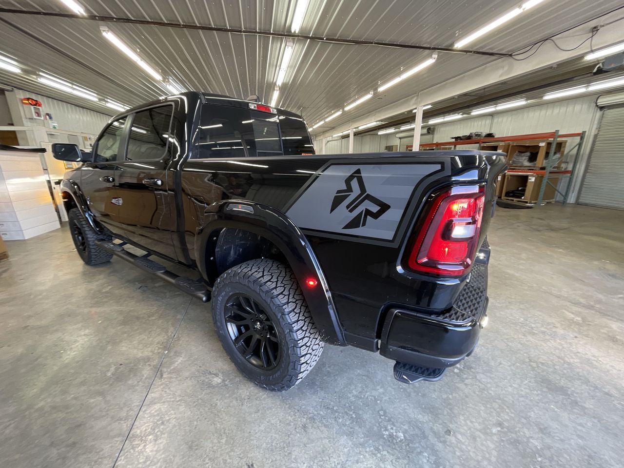 Vehicle Image 6
