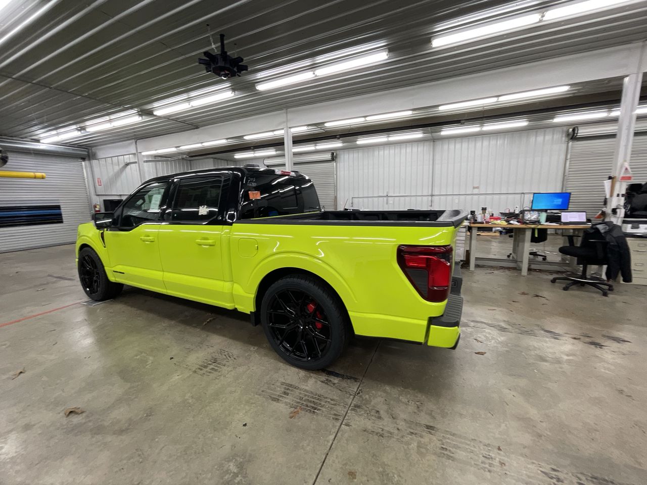Vehicle Image 6