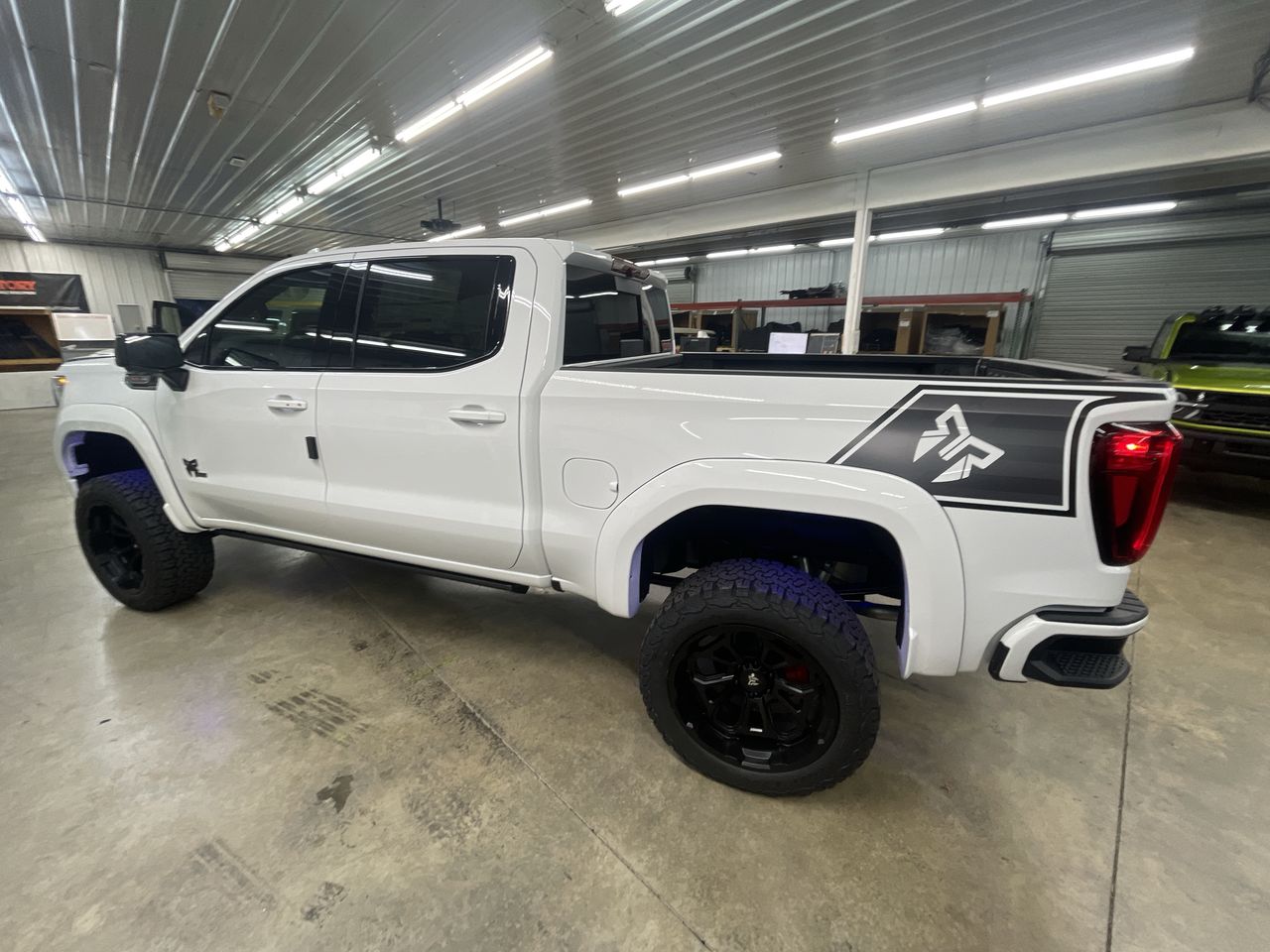Vehicle Image 6