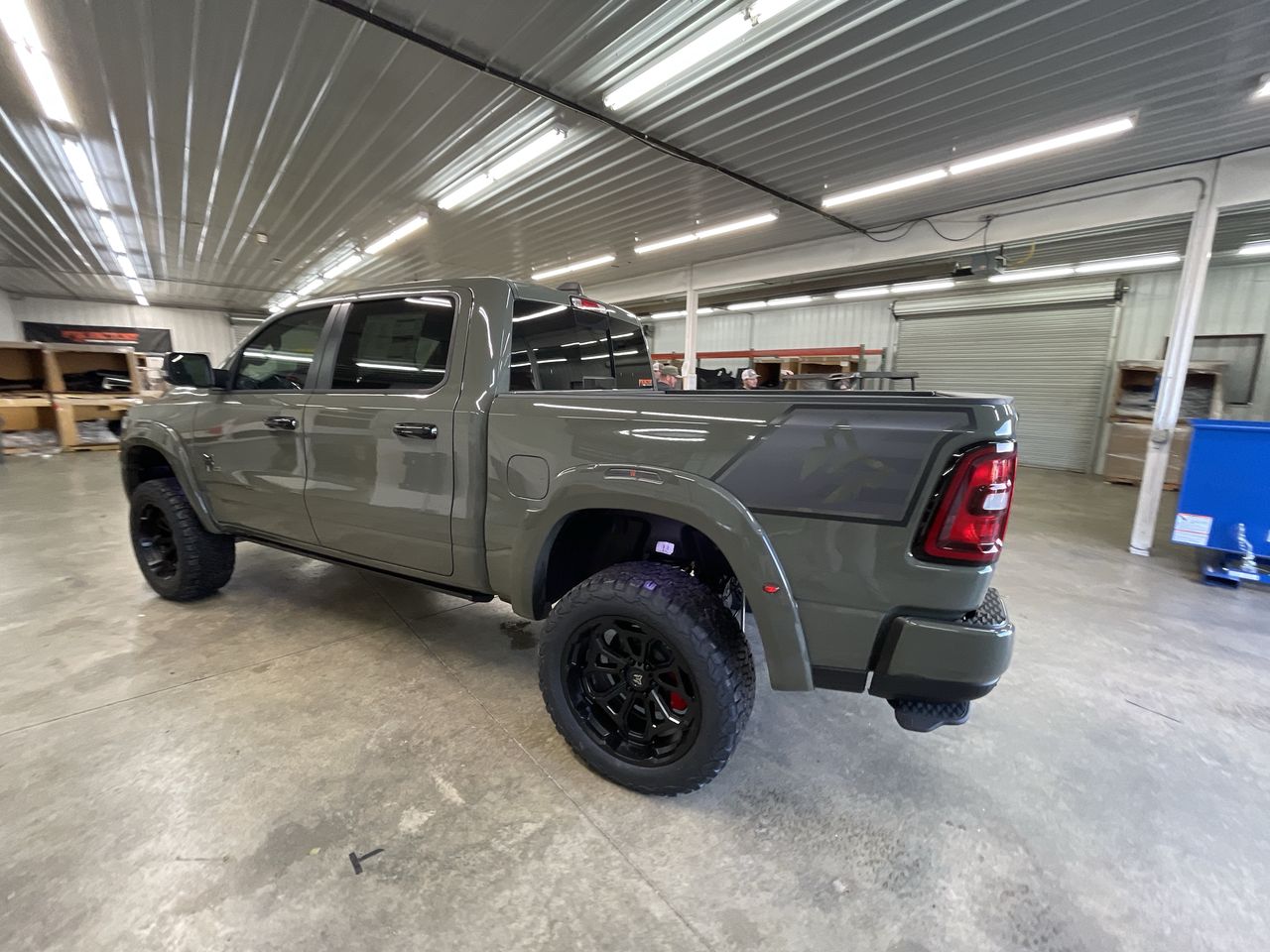 Vehicle Image 6