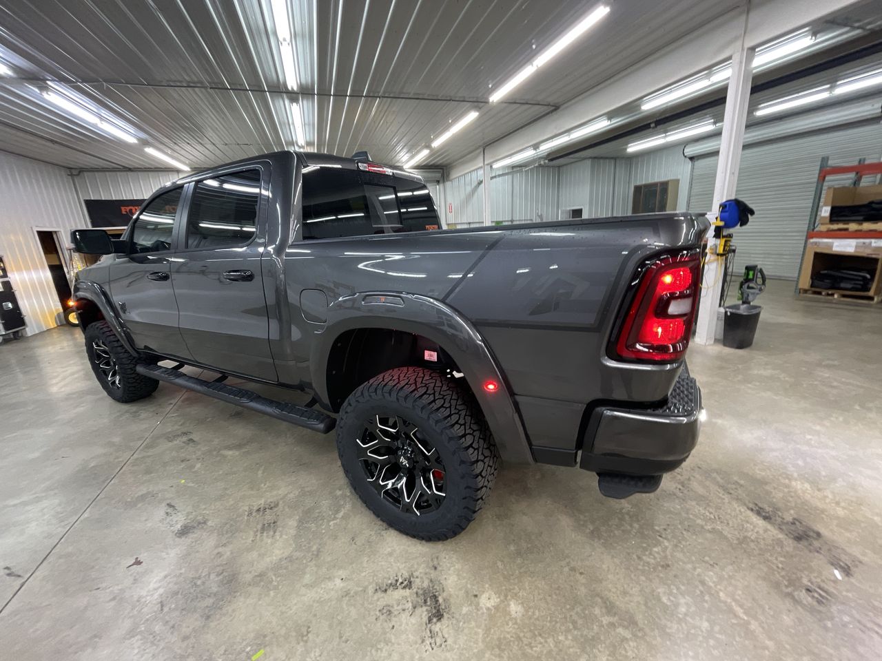 Vehicle Image 6
