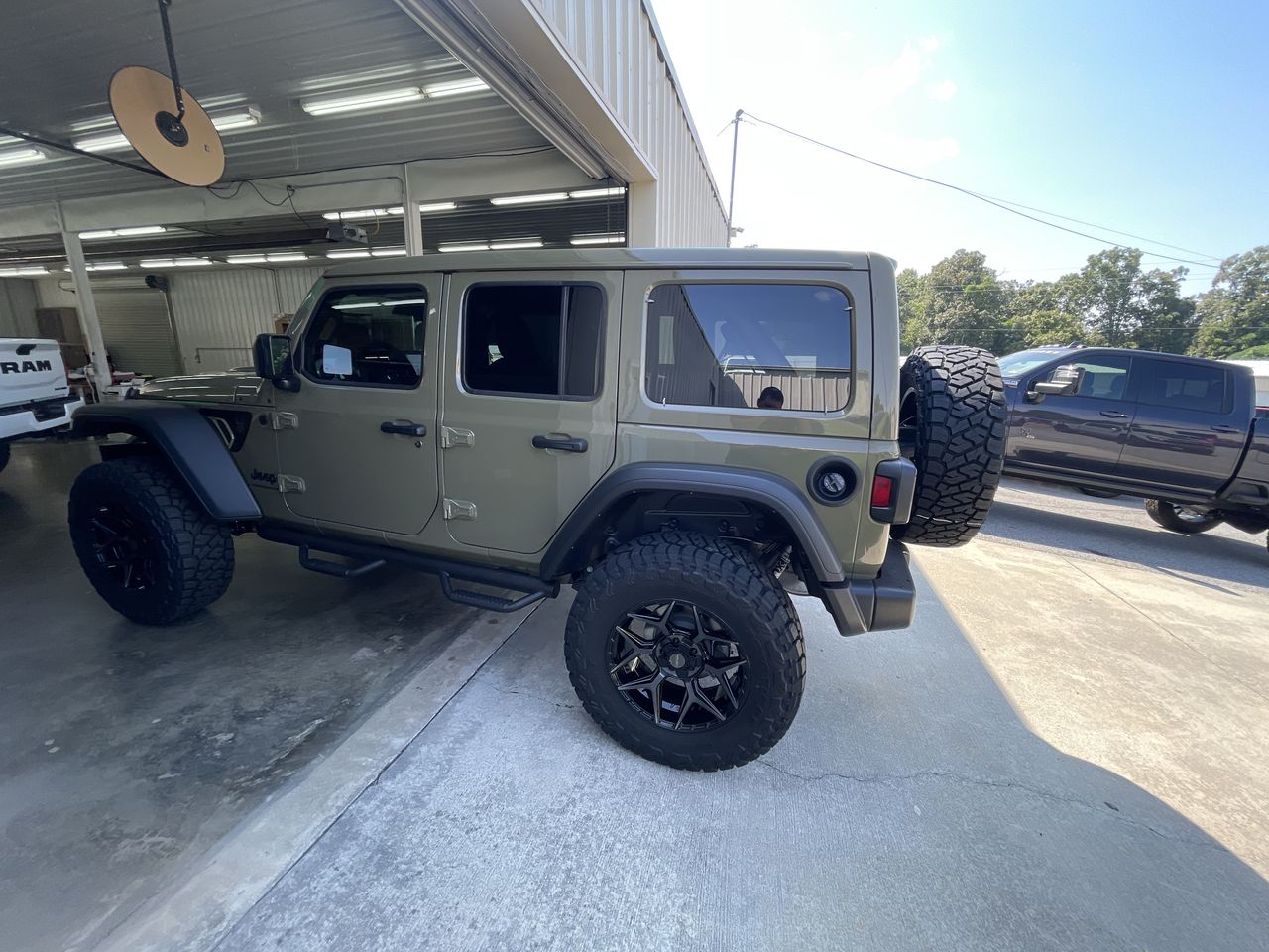 Vehicle Image 6