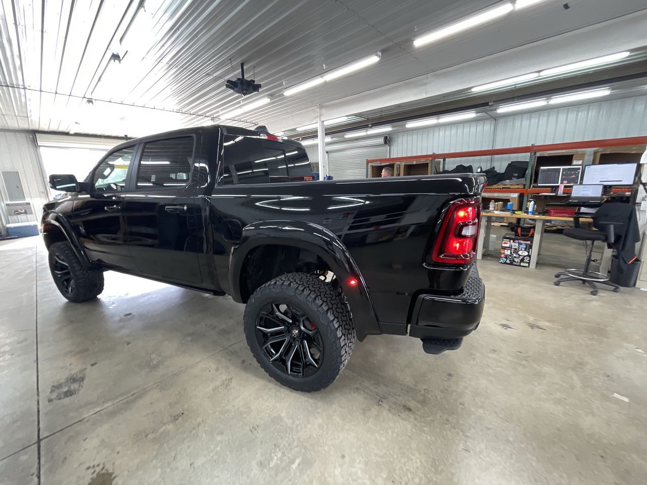 Vehicle Image 6