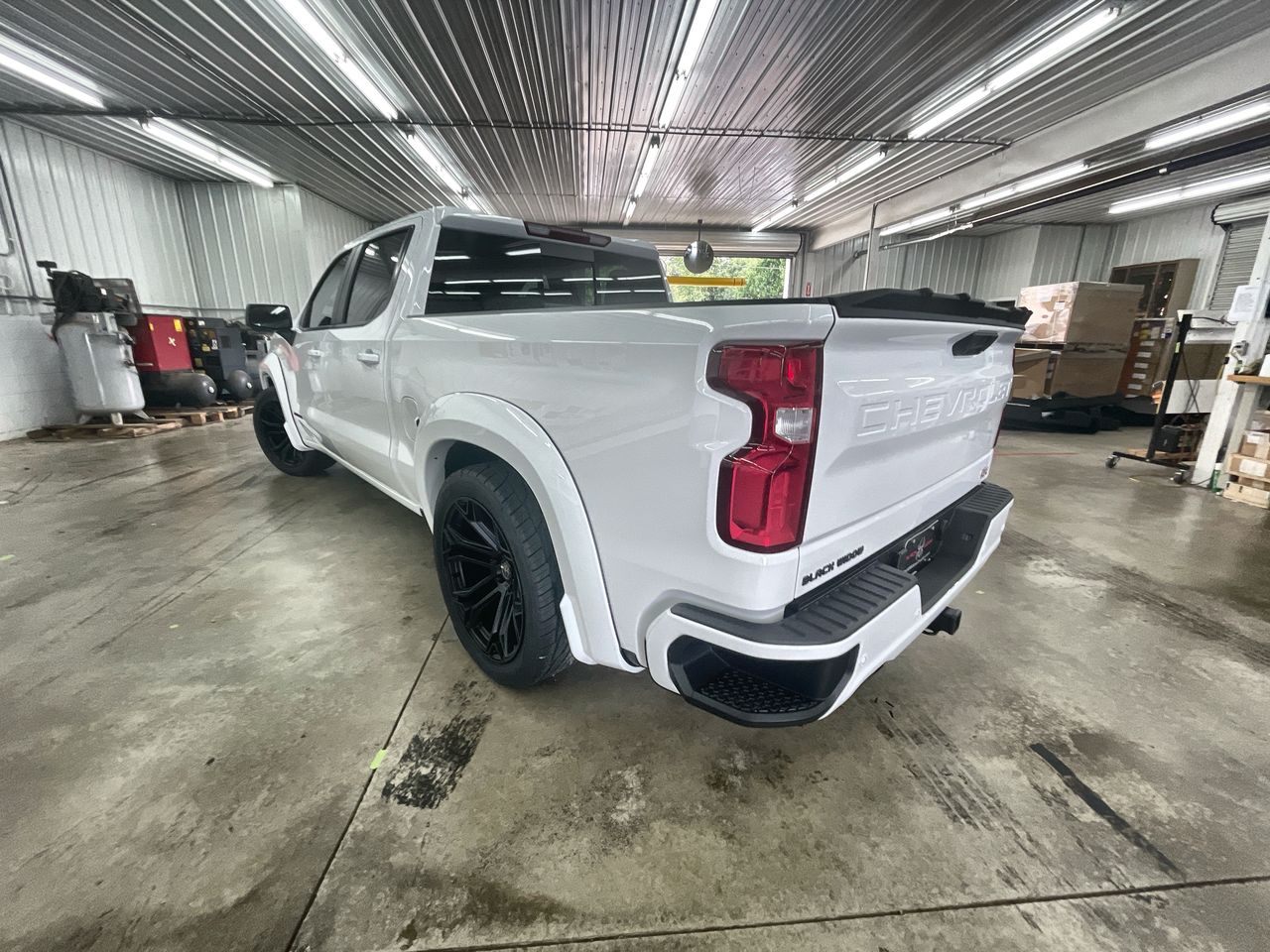 Vehicle Image 6