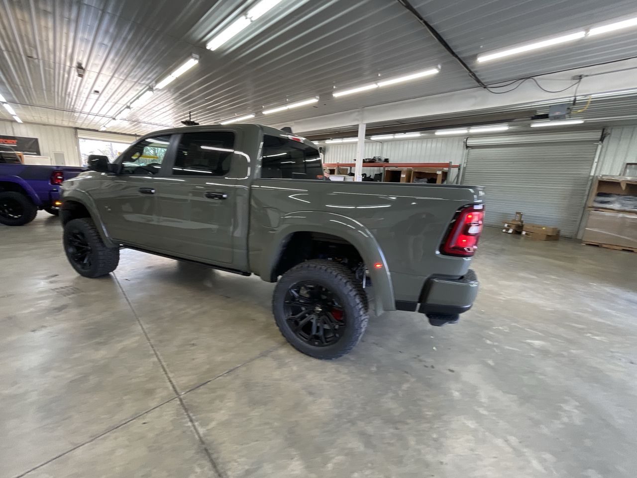 Vehicle Image 6