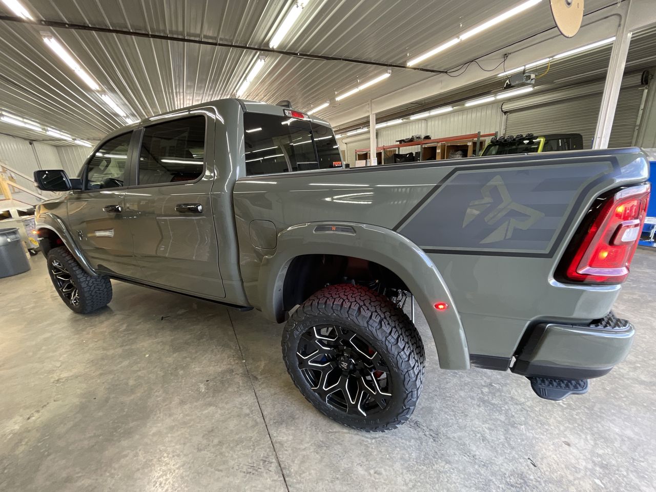 Vehicle Image 6