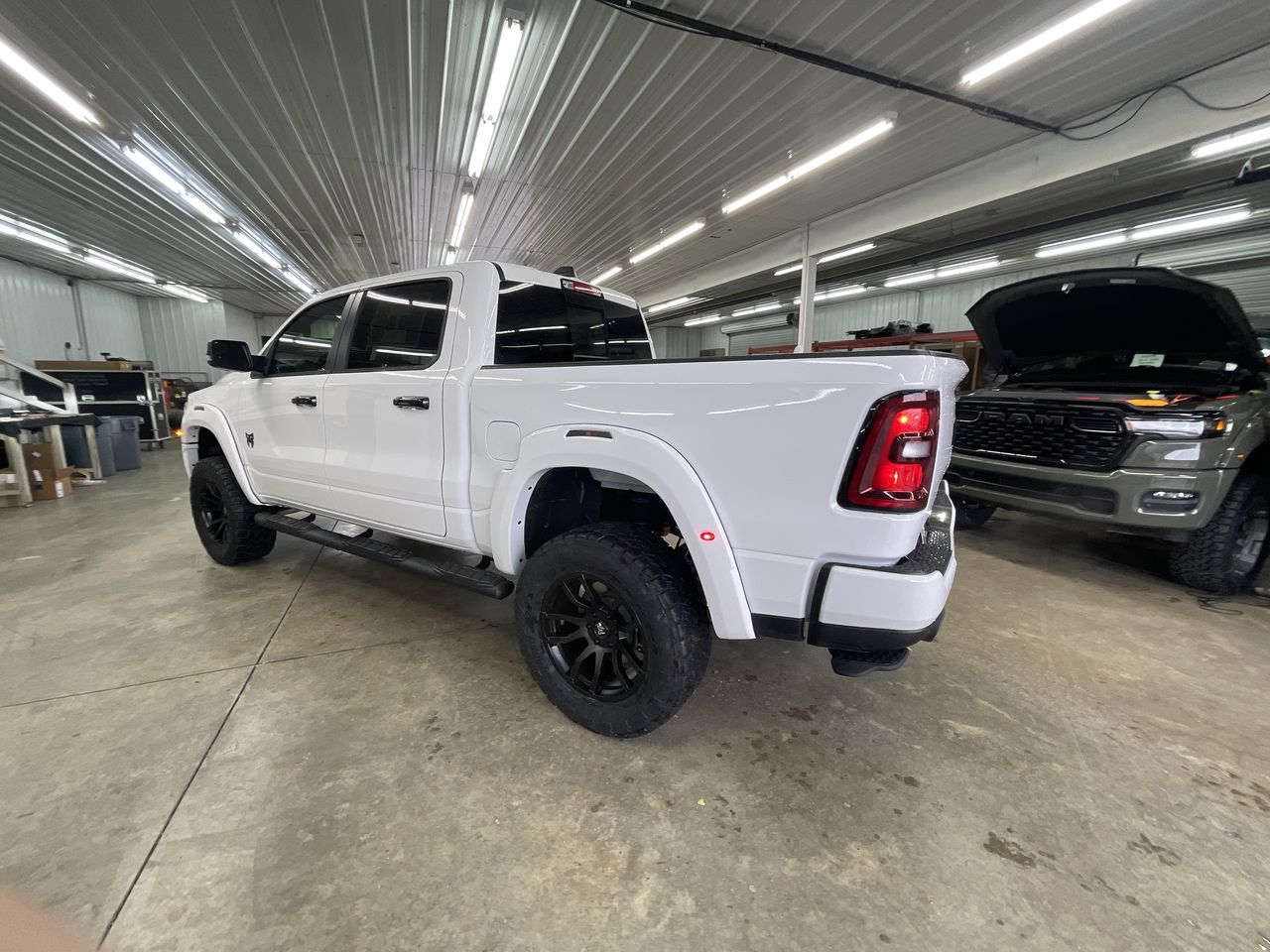 Vehicle Image 6