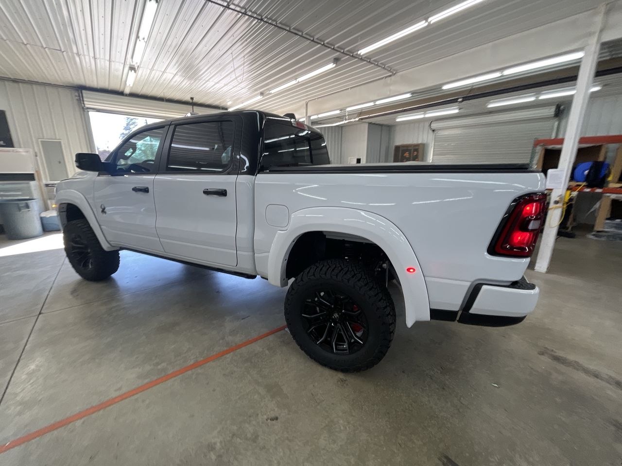 Vehicle Image 6