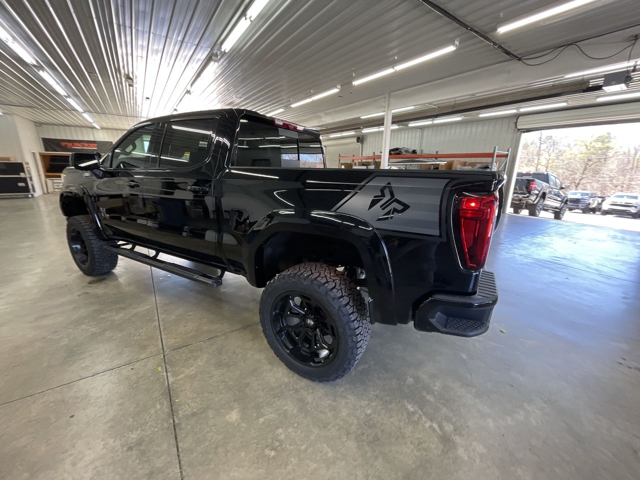 Vehicle Image 6