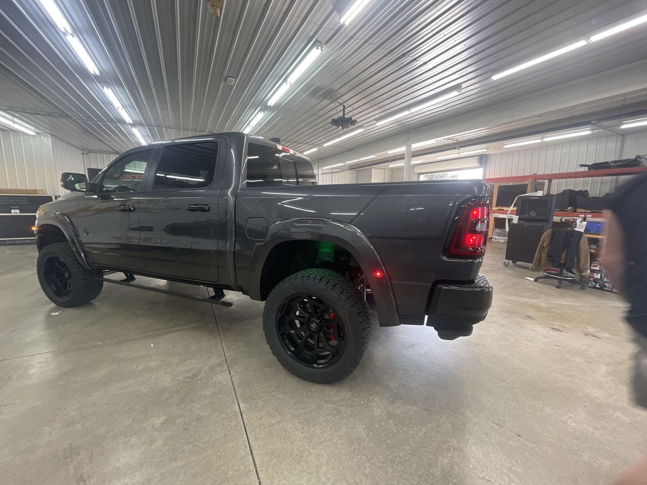 Vehicle Image 6