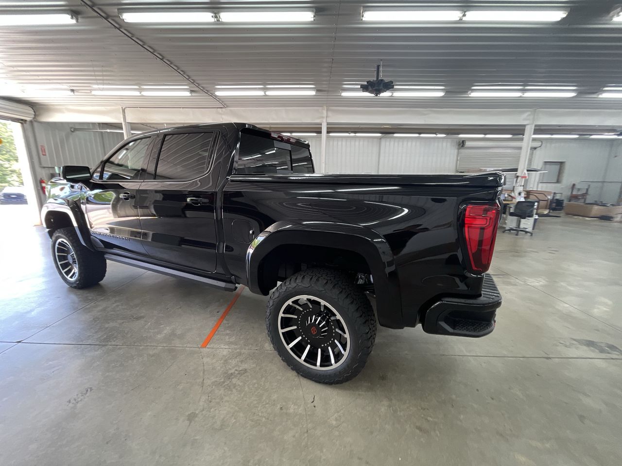 Vehicle Image 6