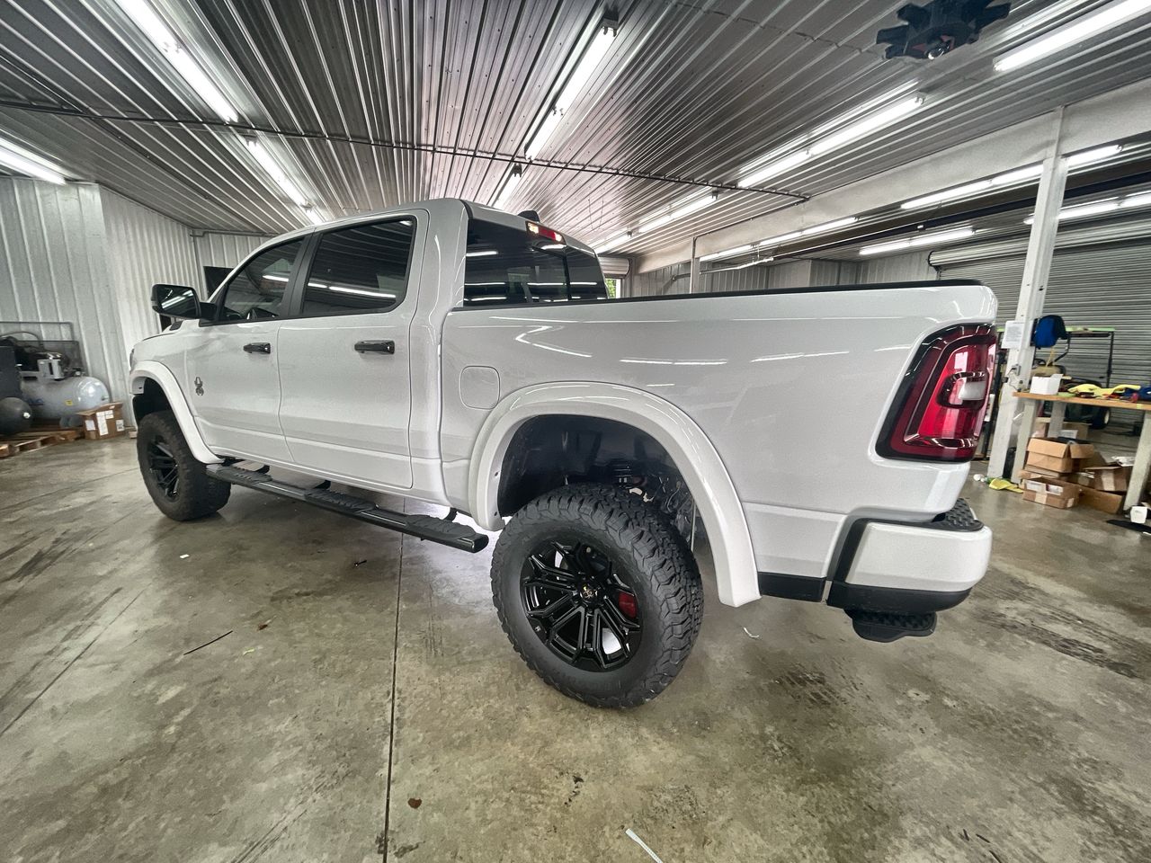 Vehicle Image 6