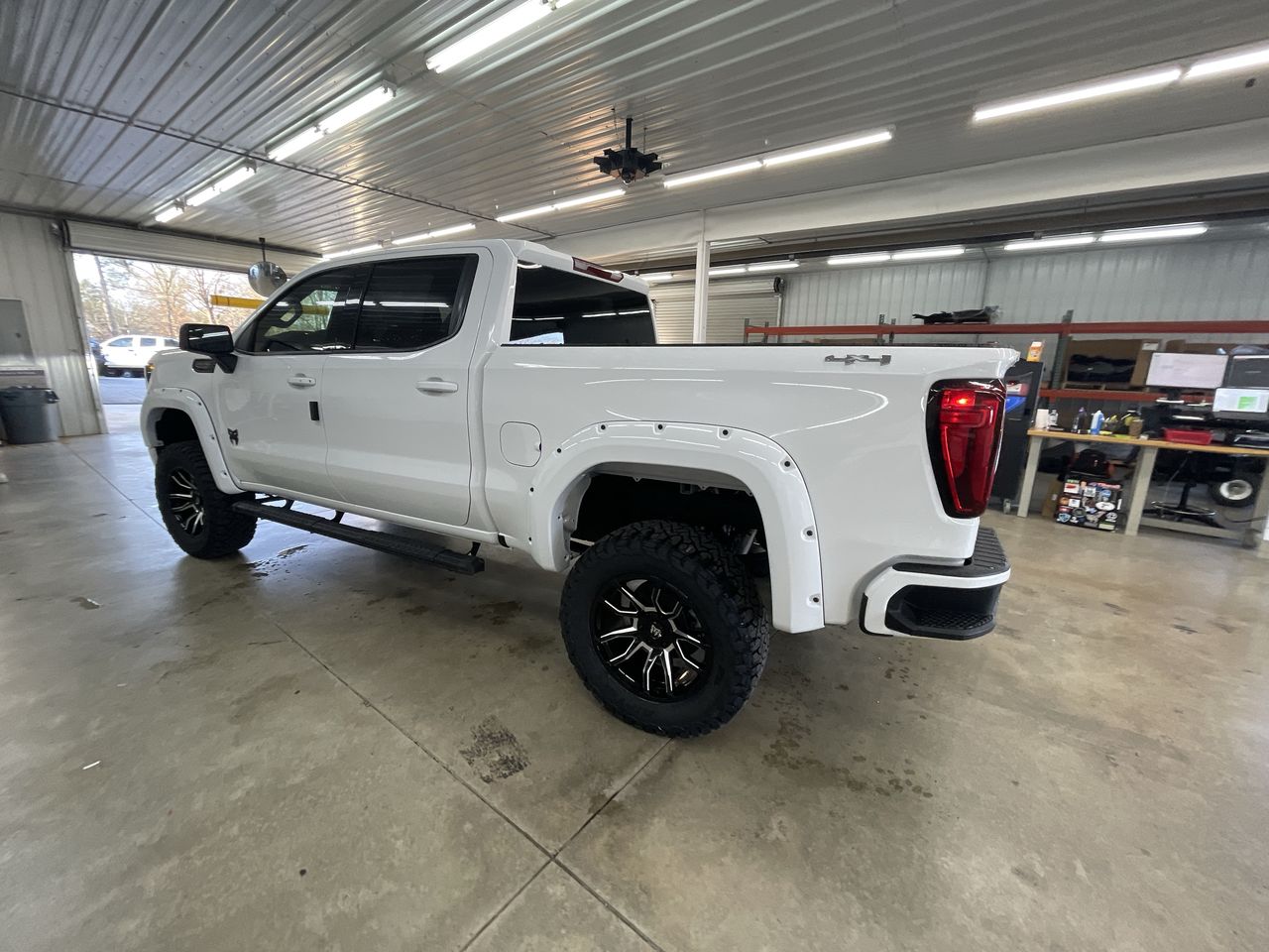 Vehicle Image 6