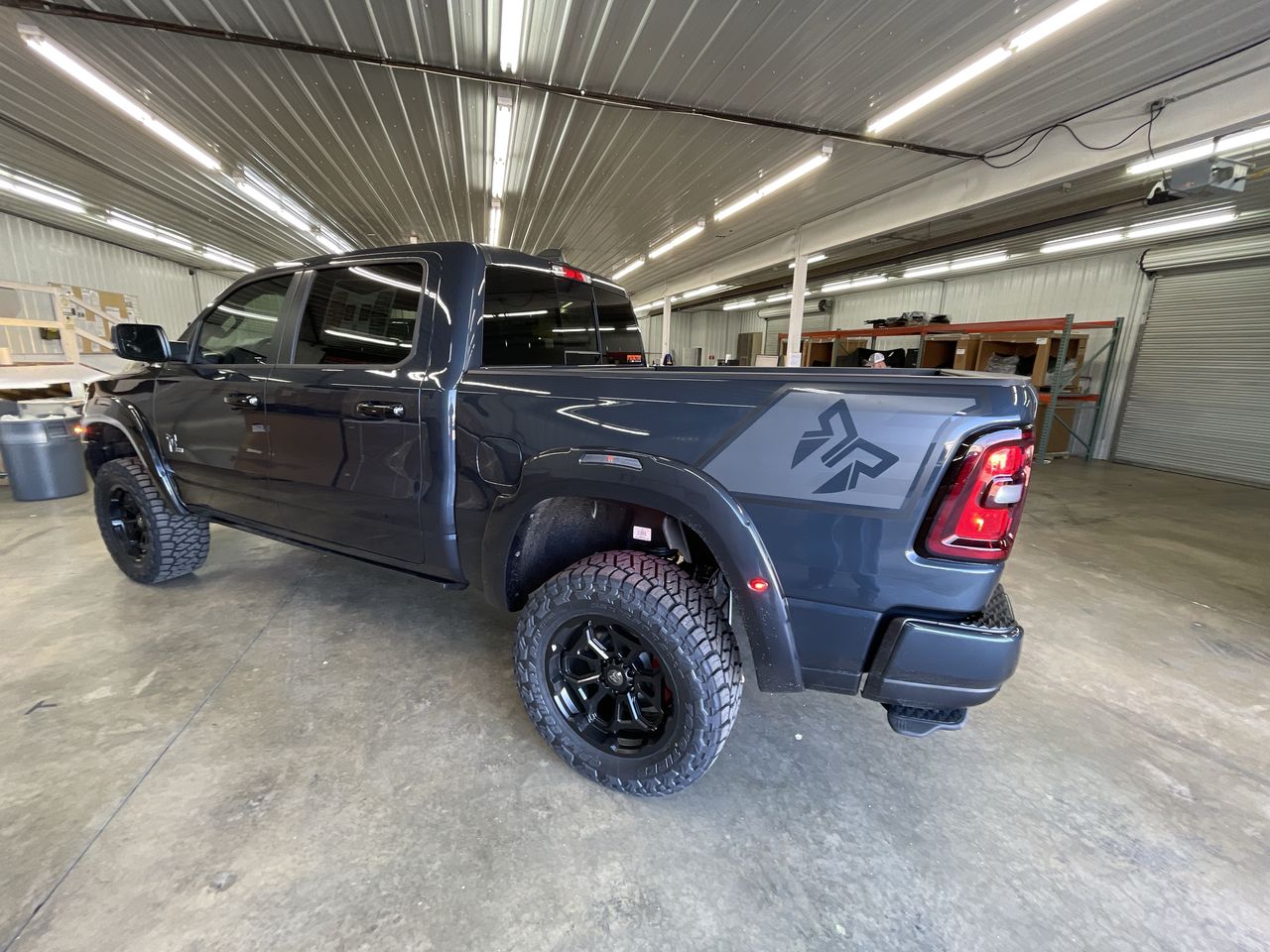 Vehicle Image 6