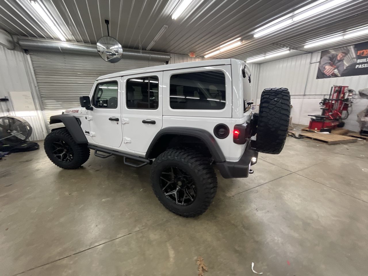 Vehicle Image 6