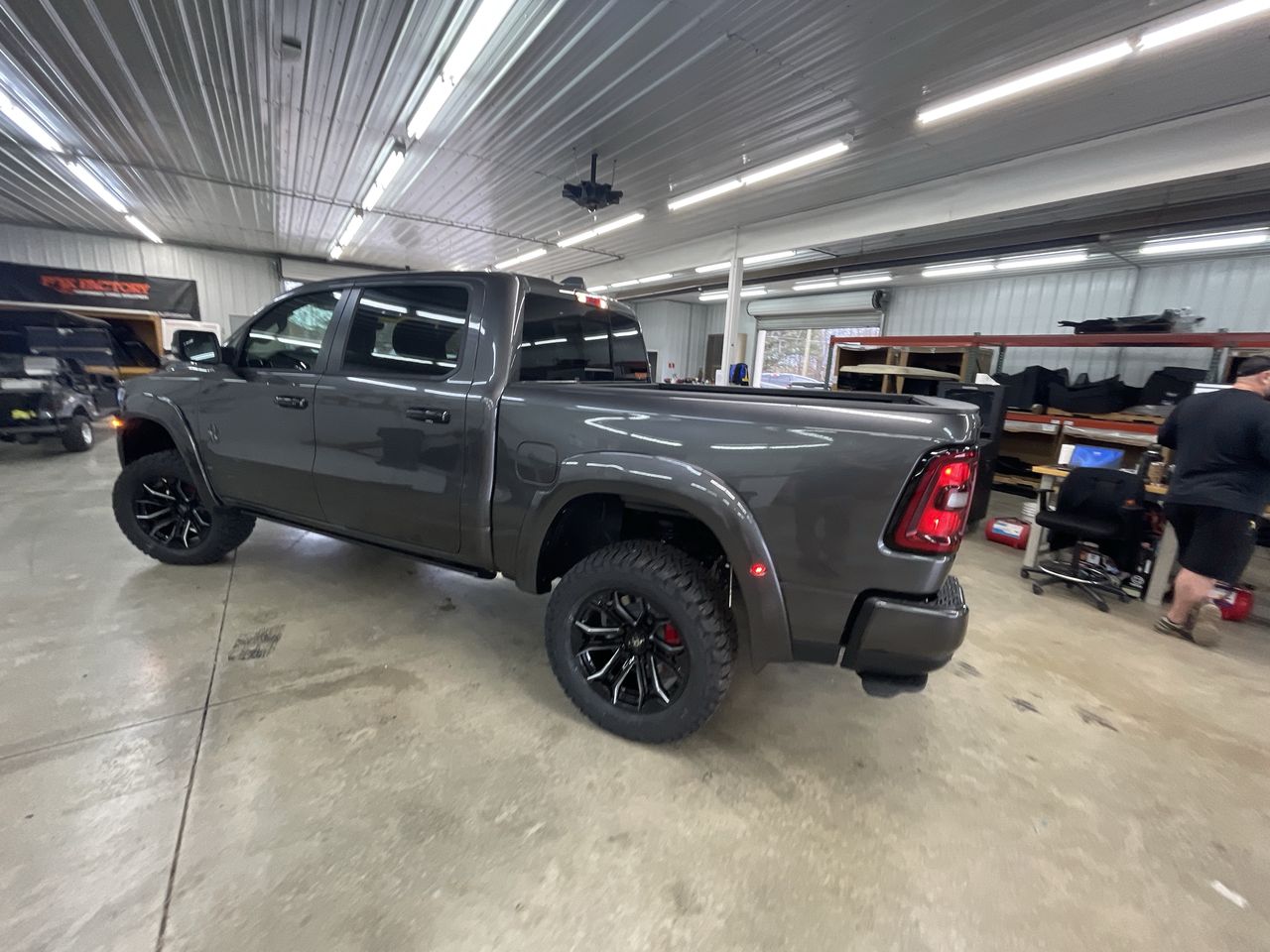 Vehicle Image 6