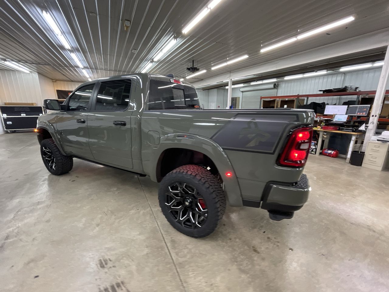 Vehicle Image 6