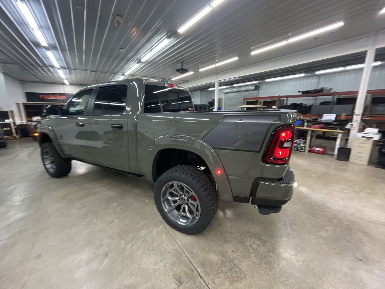Vehicle Image 6