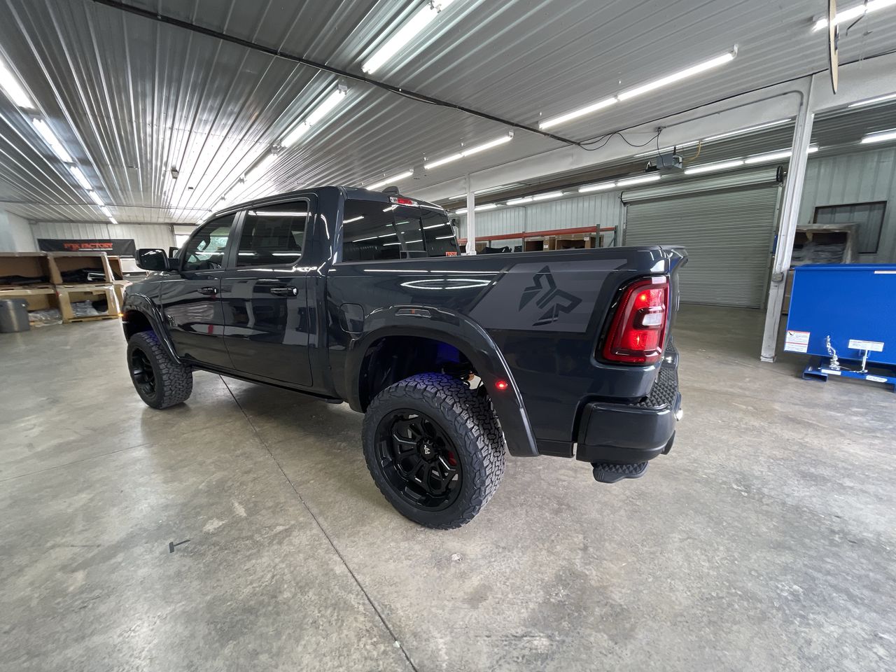 Vehicle Image 6