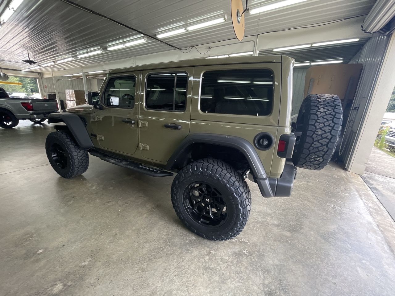Vehicle Image 6