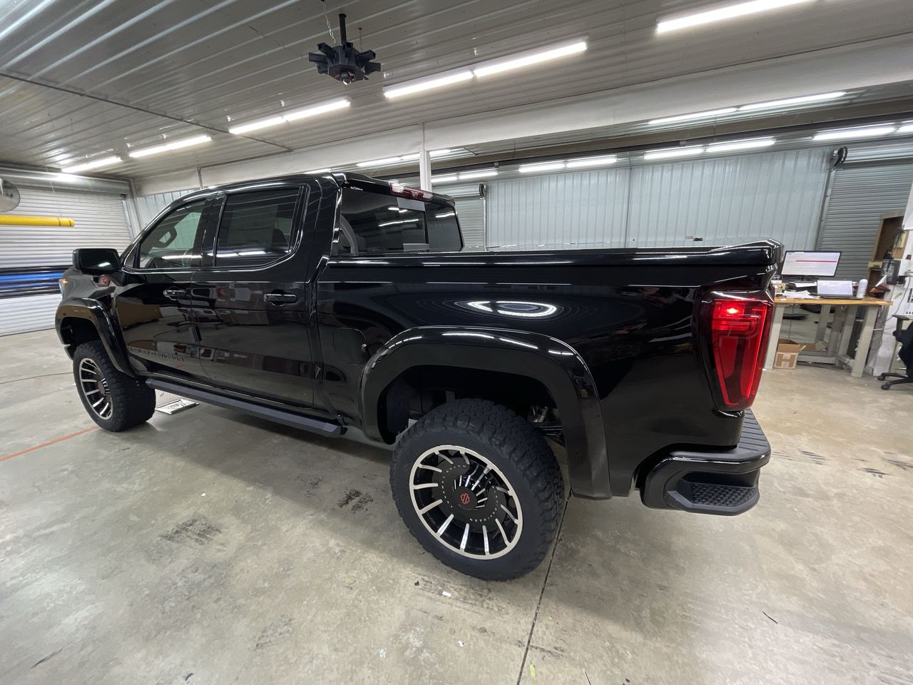 Vehicle Image 6
