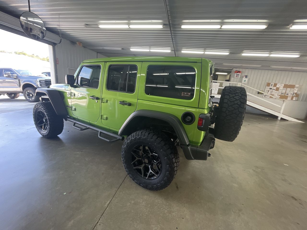 Vehicle Image 6
