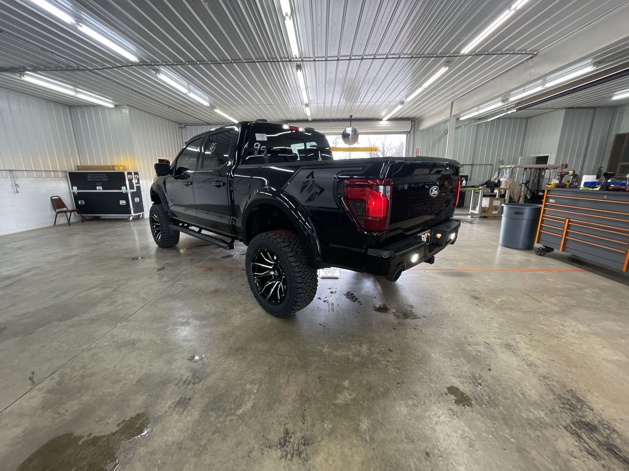 Vehicle Image 6