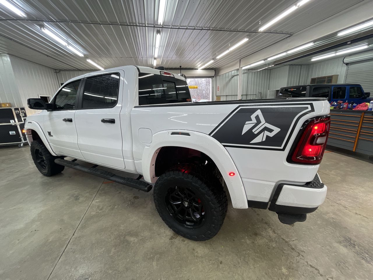 Vehicle Image 6