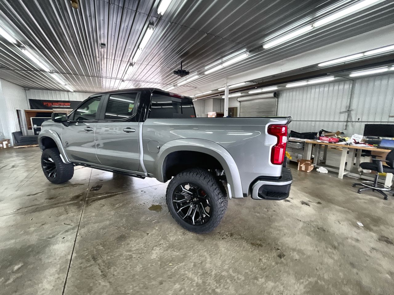 Vehicle Image 6