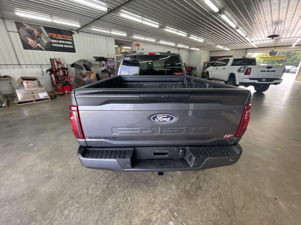 Vehicle Image 6