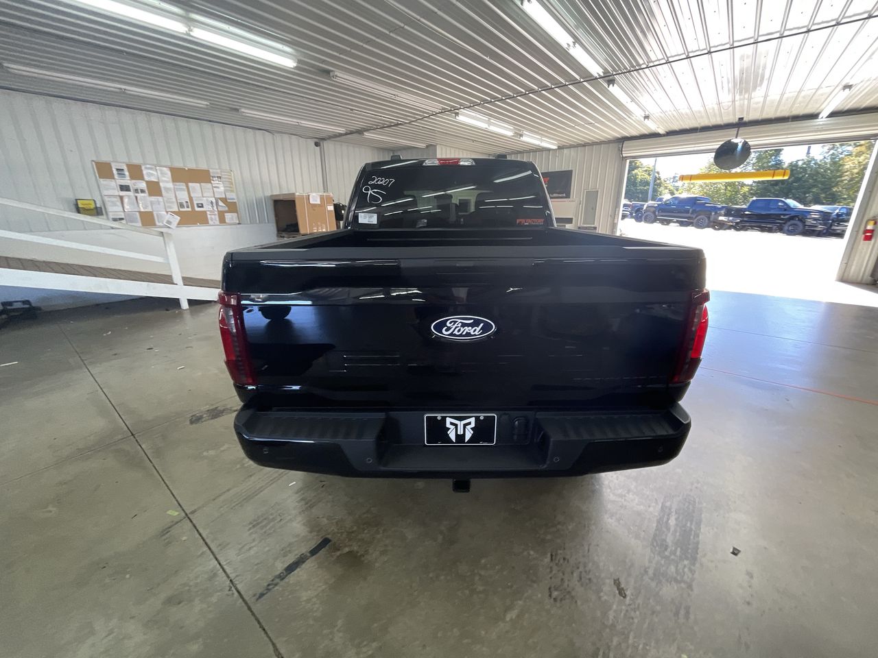 Vehicle Image 6