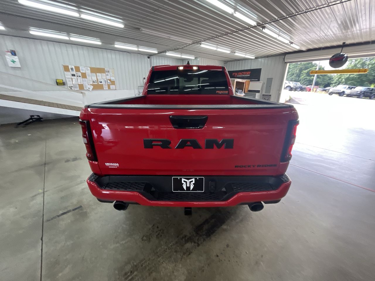 Vehicle Image 6