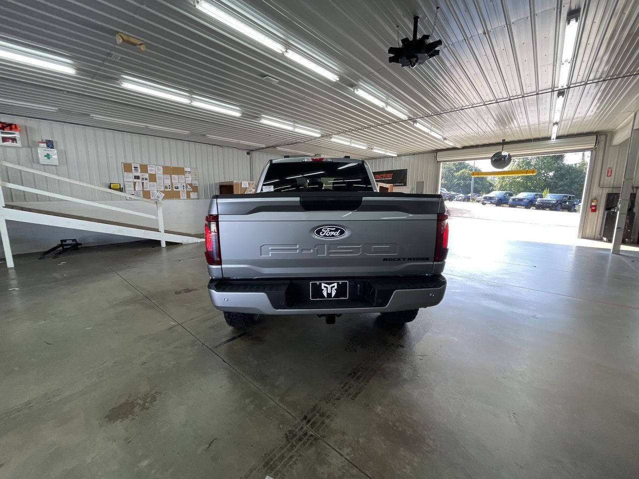 Vehicle Image 6