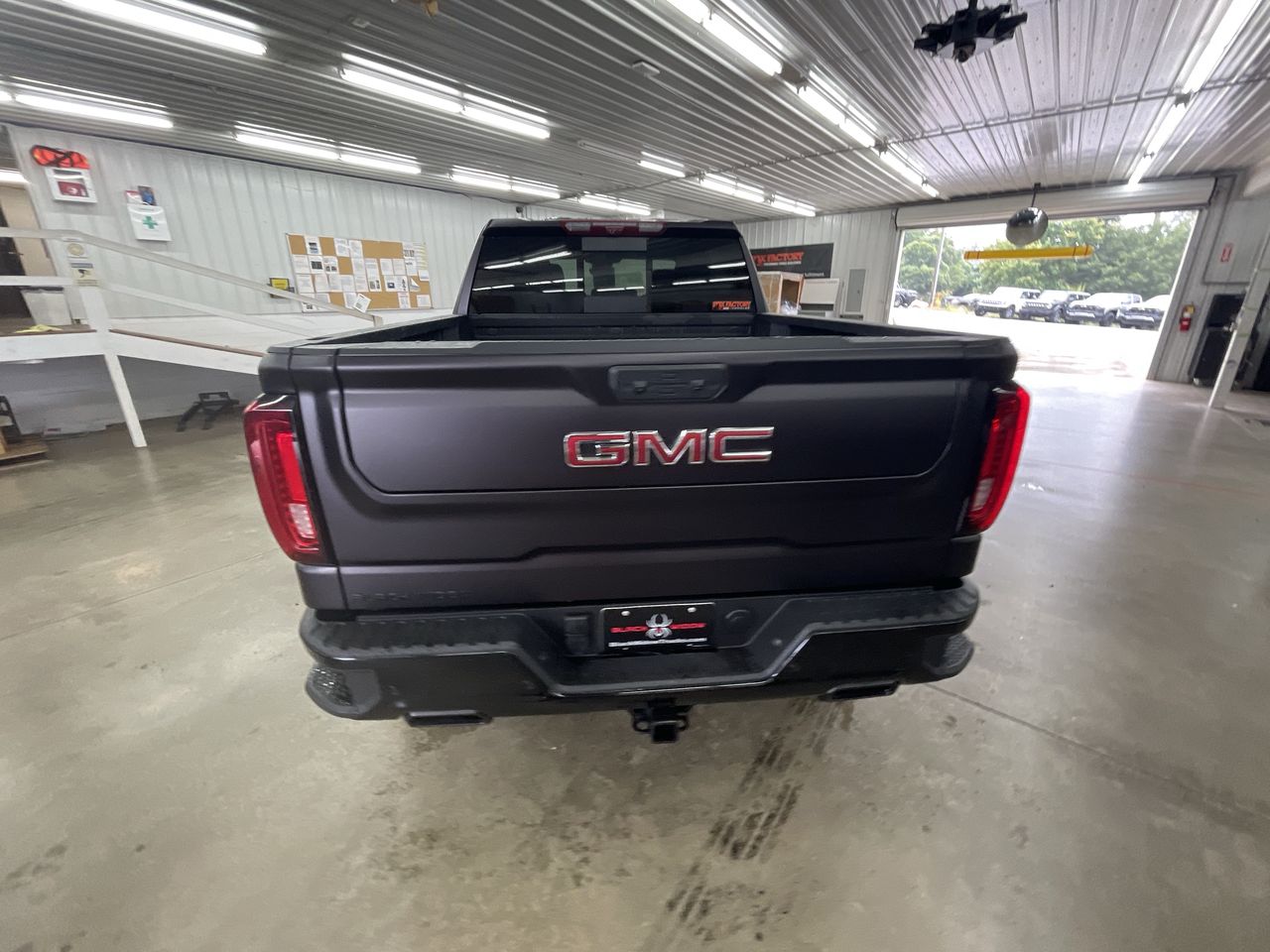 Vehicle Image 6